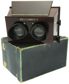 Mackenstein - Stéréoscope 6 x 13 à mise au point et à écartement des oculaires miniature